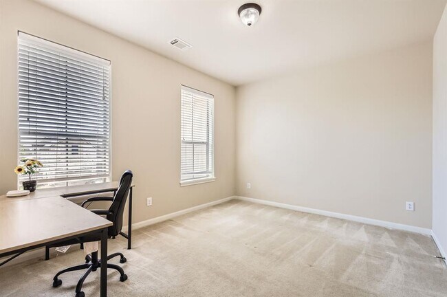 Building Photo - 2920 Agave Loop