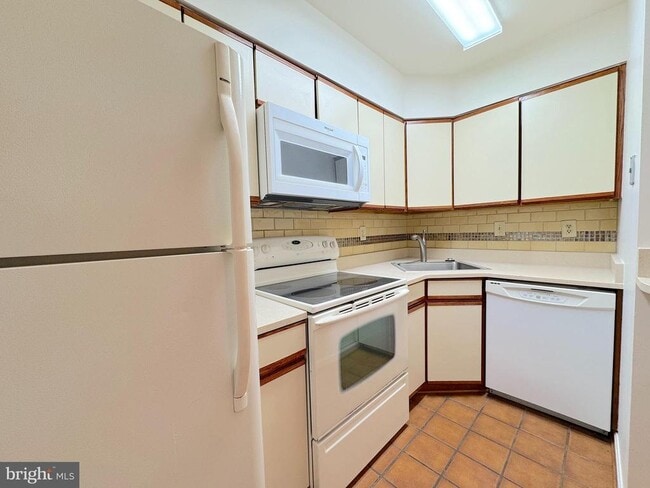 Building Photo - 1020 N Stafford St