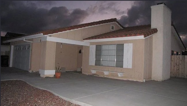 Building Photo - Kamwood Place #1