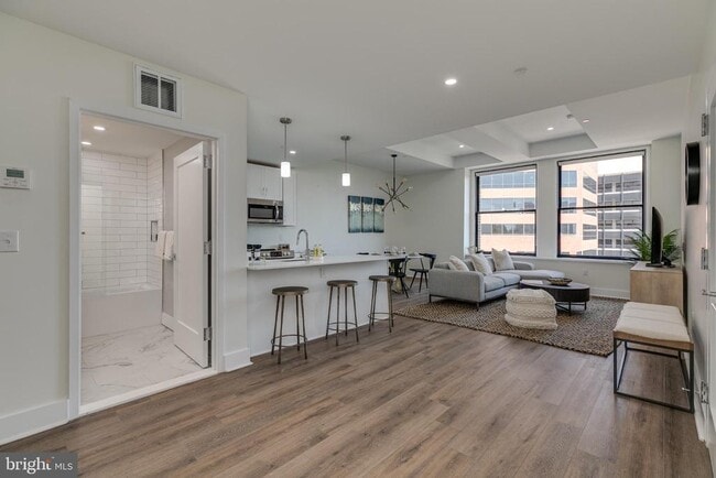 Building Photo - 150 S Independence Mall W