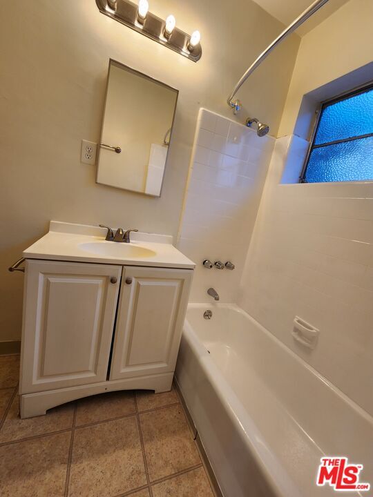 Building Photo - 1013 N San Vicente Blvd