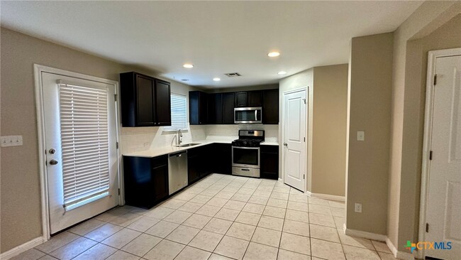 Building Photo - 130 Frasier Dr