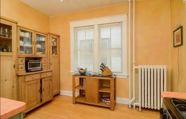 Building Photo - This Amazing 4BR/2 BA Home on Summit Hill ...