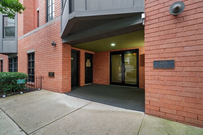 Building Photo - 725 Jefferson St