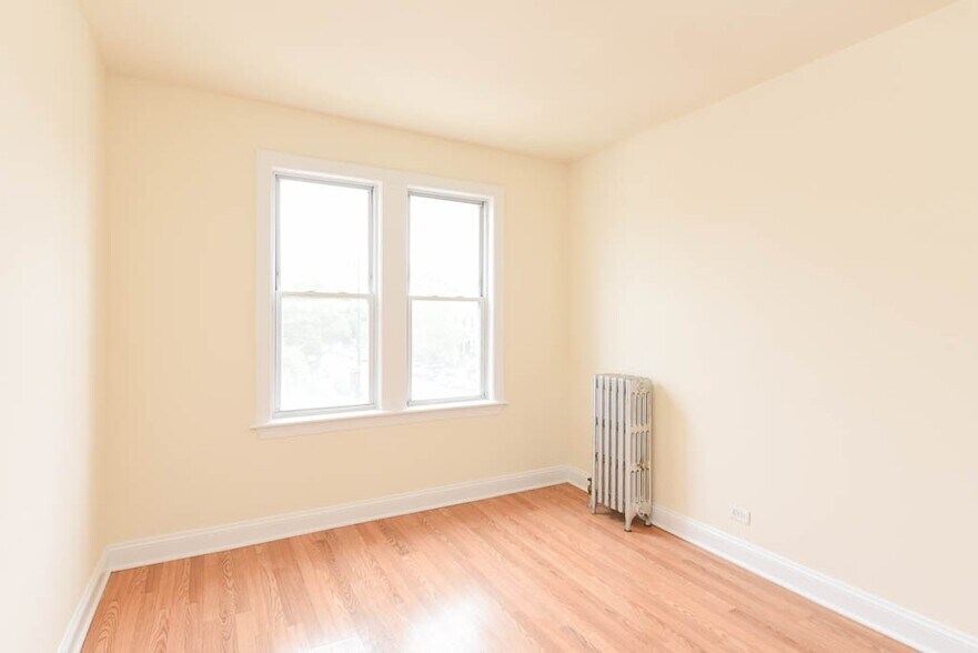 Building Photo - 2600 N Kimball Ave