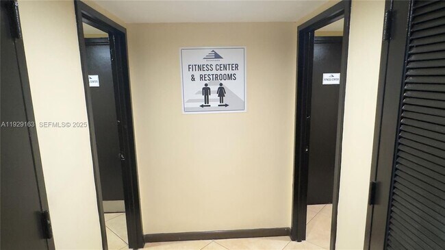 Building Photo - 3401 N Country Club Dr