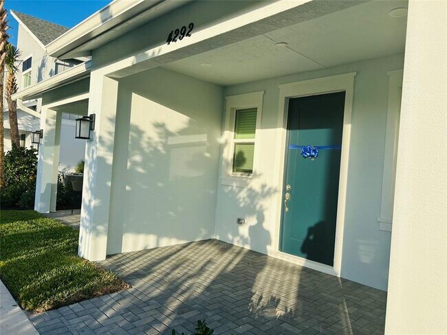 Building Photo - 4292 Longwood Lake Sq