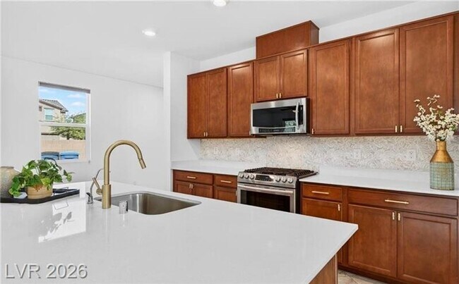 Building Photo - Gorgeous , 5 bedroom /3 Bath  with huge backyard finished with pavers! Great location!