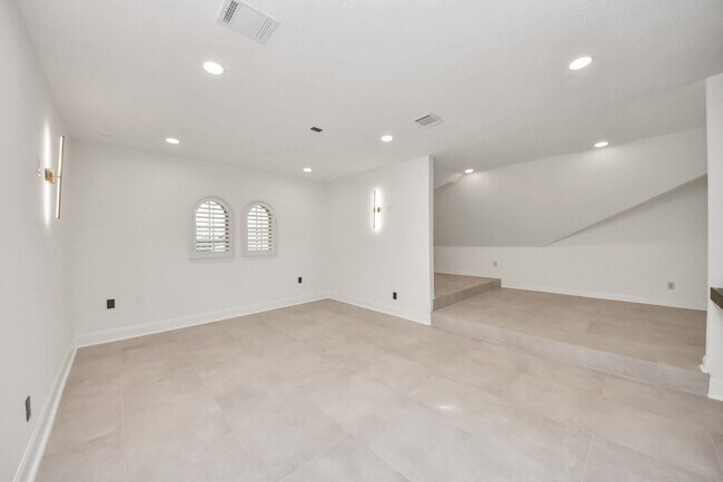 Building Photo - 23514 Bellina Dr