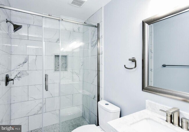 Building Photo - 915 Westlake Dr