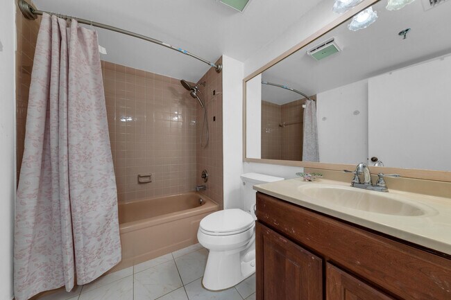 Building Photo - 14623 Bonaire Blvd
