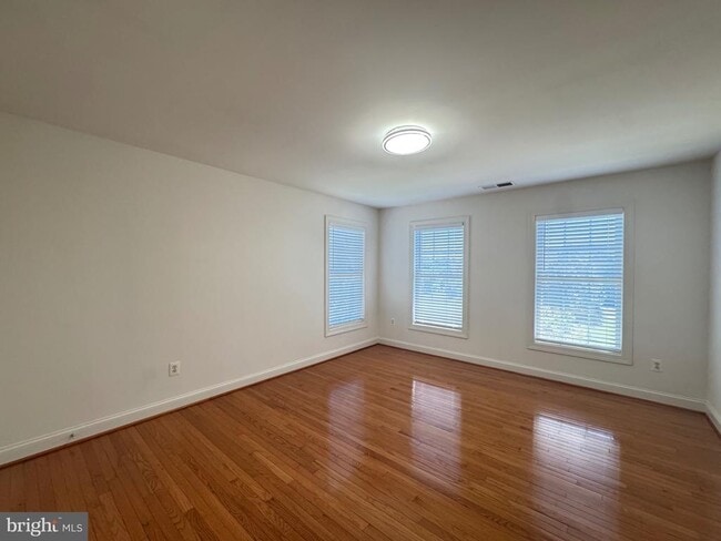 Building Photo - 5117 Sante Fe Ct