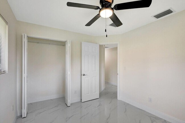 Building Photo - 2016 Avenue S