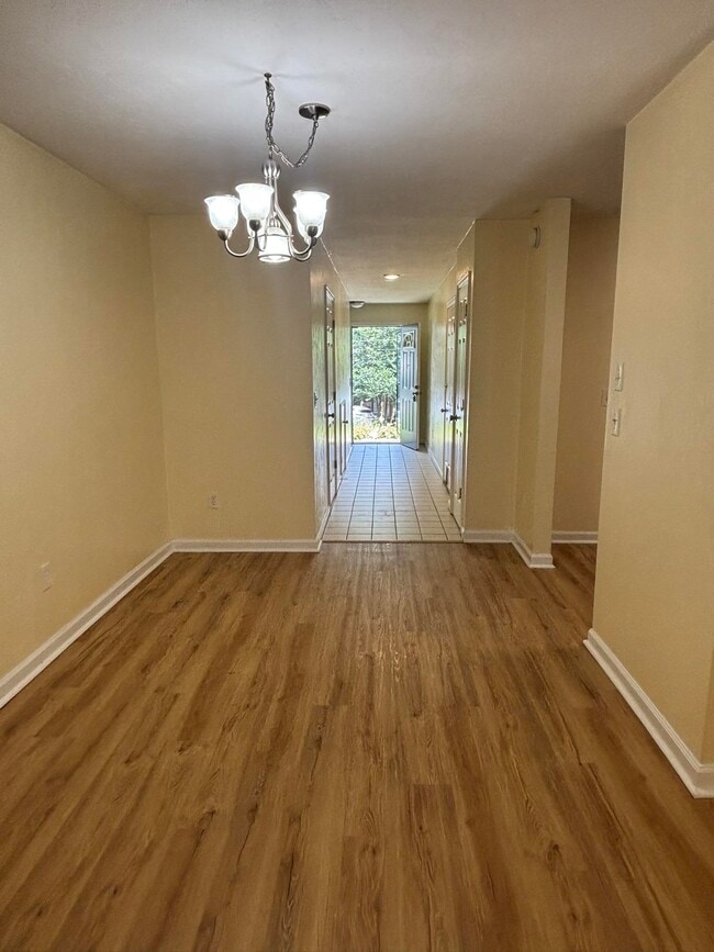 Building Photo - 552 Teal Ln