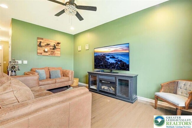 Building Photo - 4492 Cottonwood Dr