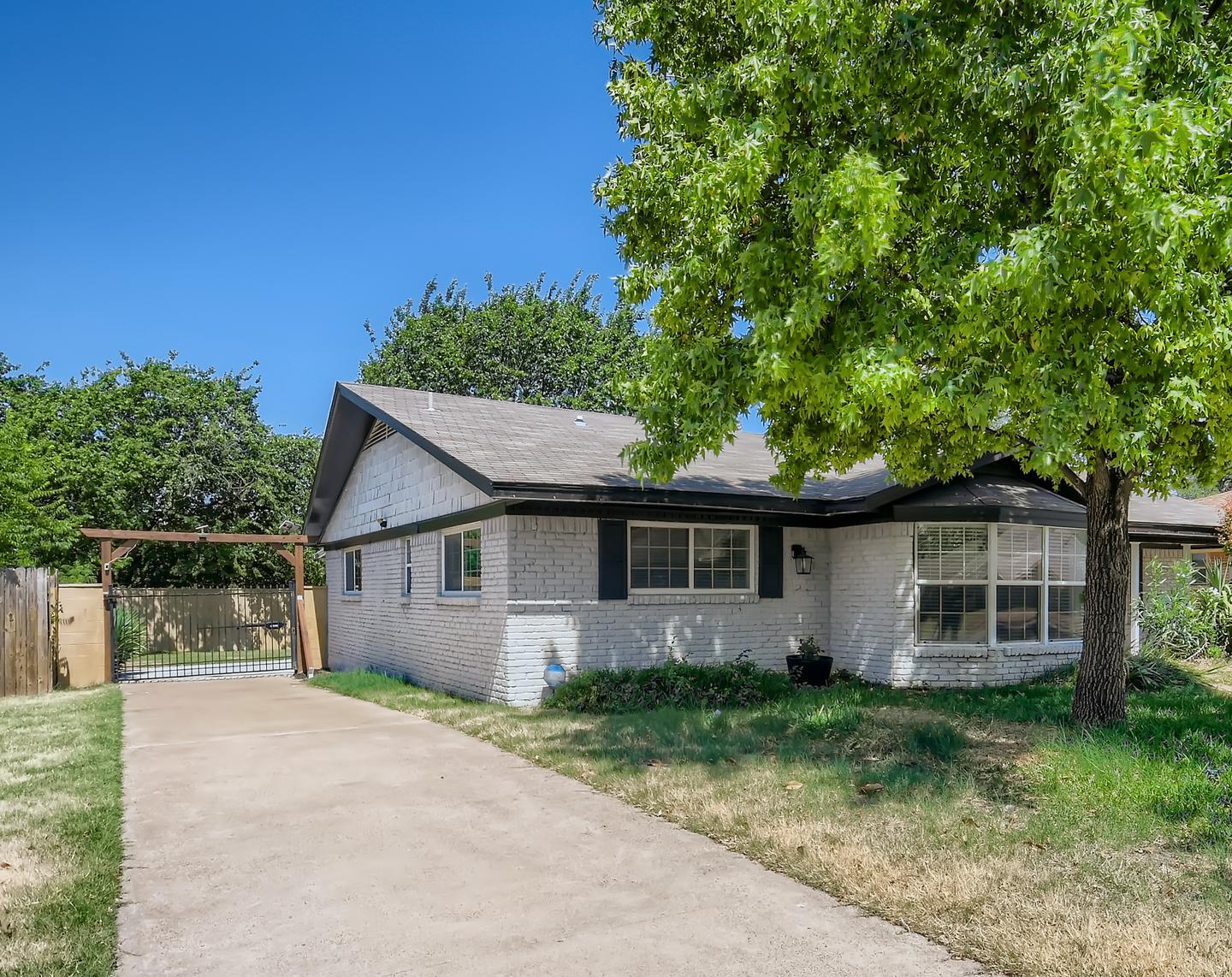 Building Photo - Bright Stevens Park home minutes from Bishop Arts & Trinity Groves