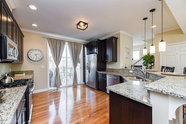 Building Photo - 415 N President St