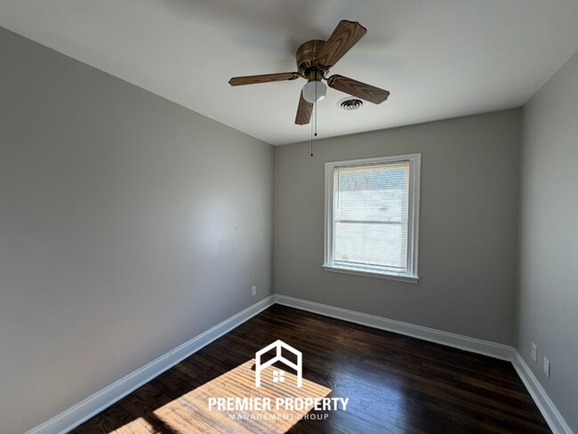 Building Photo - Charming 3-Bedroom Memphis Rental with Hardwood Floors & Fenced Backyard