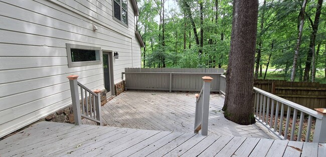 Building Photo - Beautifully renovated home in Rocky Woods ...
