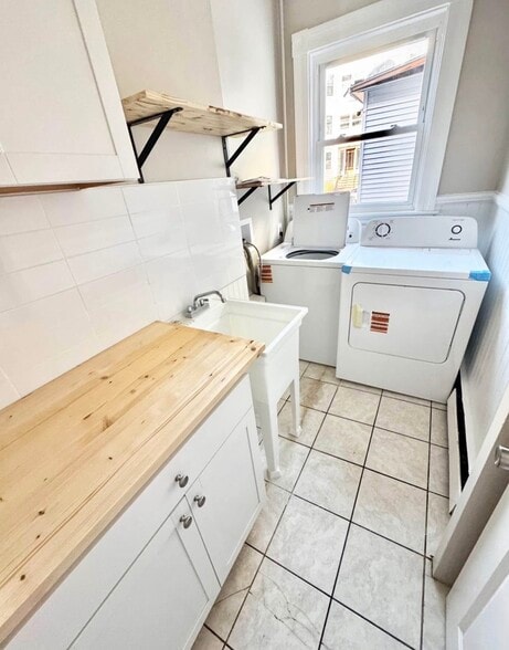 Building Photo - 119 Day St