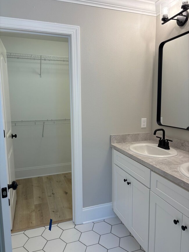 Building Photo - New 4 Bedroom Home Available Now
