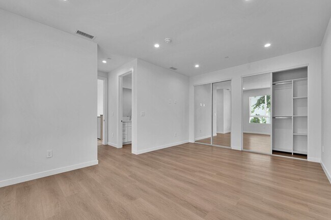 Building Photo - Modern Brand new 5-Bedroom Home for Lease ...