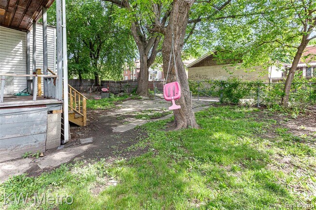 Building Photo - 1076 N Rademacher St
