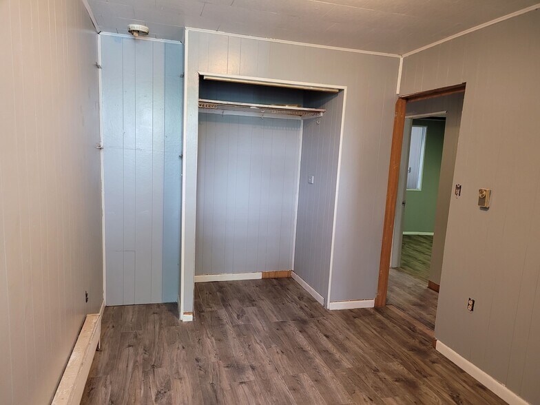 Bedroom 01 Closet - 509 W Centre St