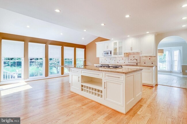 Building Photo - 6122 Bayliss Pl