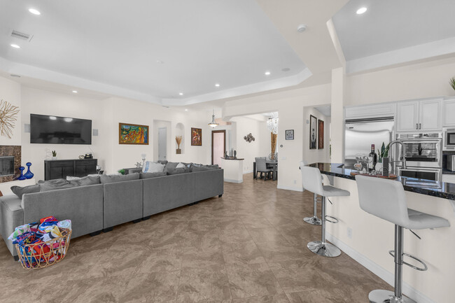 Building Photo - 39 Calleda Norte