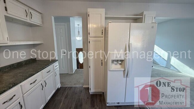 Building Photo - Charming 3-bedroom, 2-bathroom home in Blue Springs