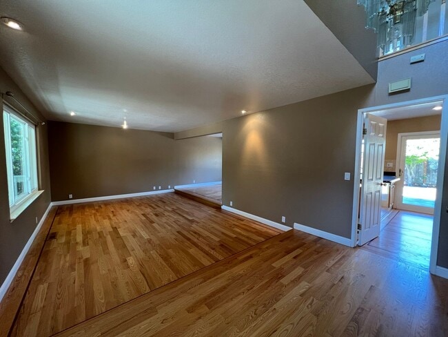 Building Photo - 6556 Idlebrook Ct