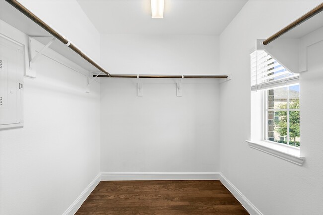 Building Photo - 2952 Sheridan Dr