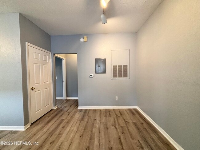 Building Photo - 13703 Richmond Park Dr N