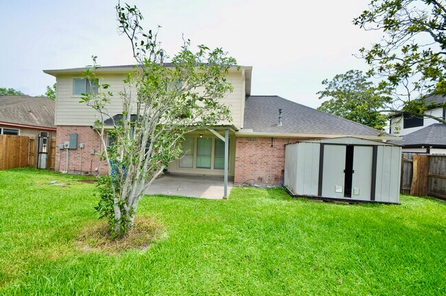 Building Photo - 6822 La Puente Dr