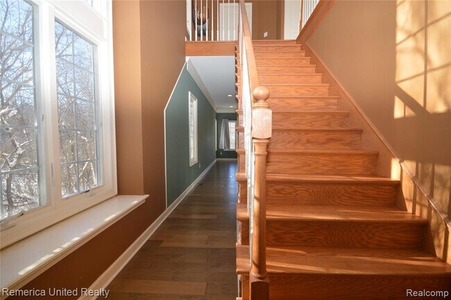 Building Photo - 42965 River Bend Dr