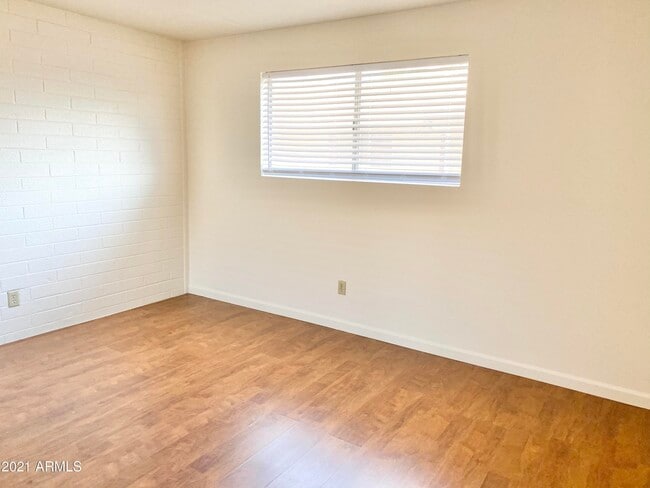 Building Photo - 8529 E Portland St