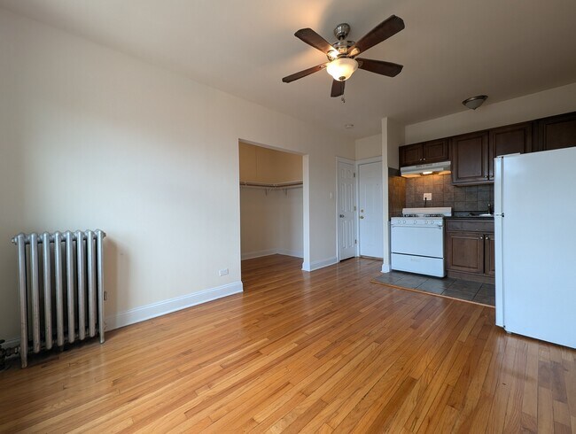 Building Photo - 2737 N Spaulding Ave