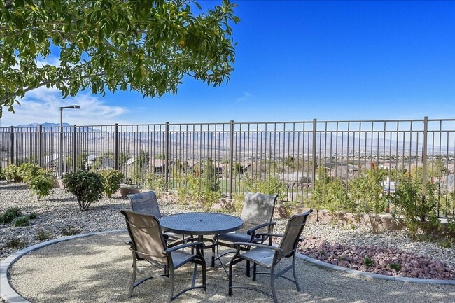 Building Photo - Stunning 1-story home in the prestigious Club at Madeira Canyon guard gated community!