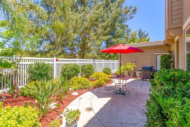 Building Photo - 40281 Salem Way