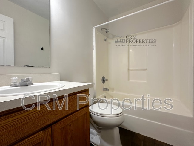 Building Photo - 7202 Parklake Cir