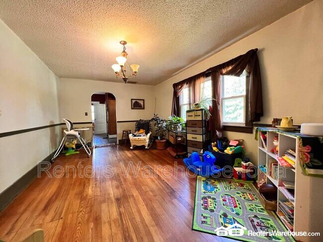 Building Photo - 7617 Hoover St