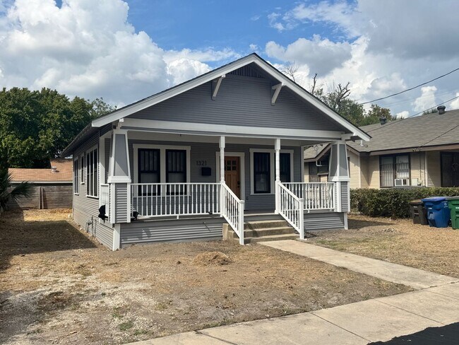 Building Photo - Move-In Ready & Recently Updated 2-Bedroom...