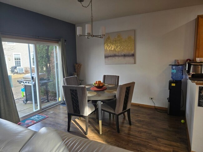 Building Photo - 549 S Jade Ln