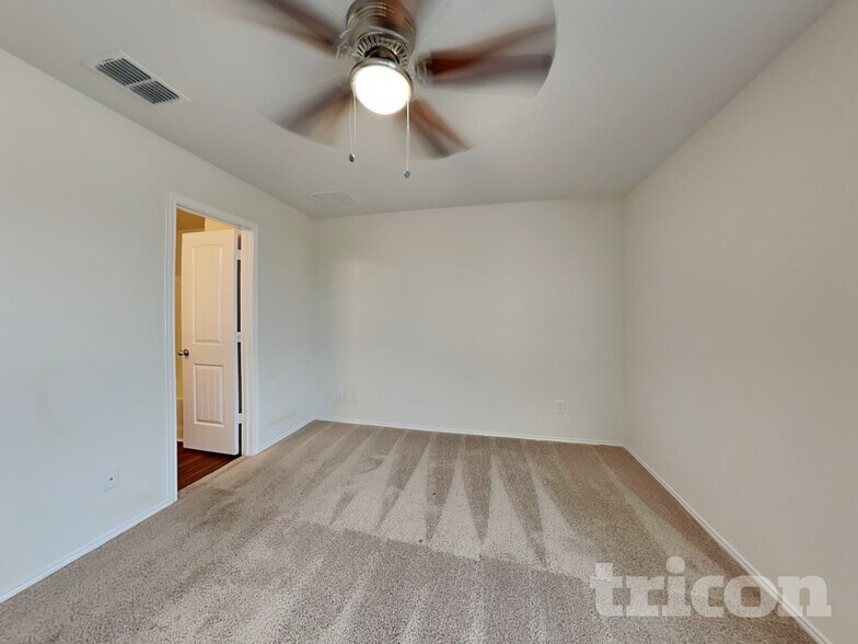 Building Photo - 5632 McClelland St