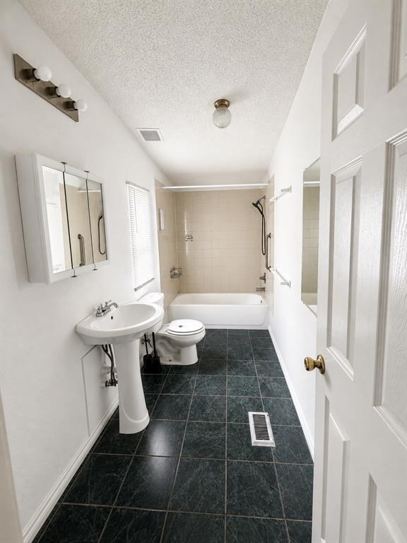 Building Photo - 3234 Cantabrian Dr