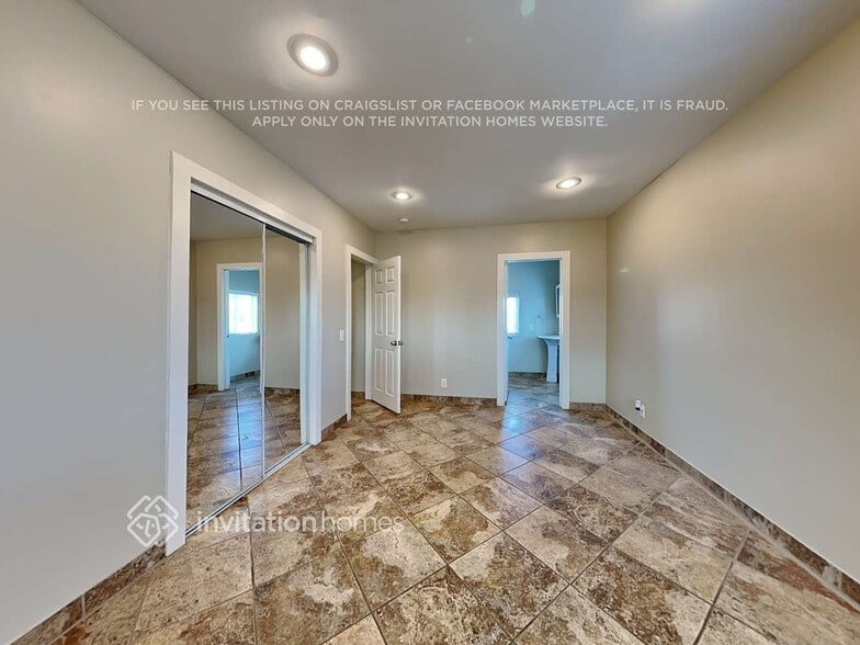 Building Photo - 1031 W 12th St