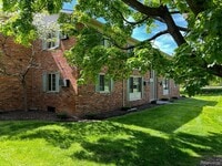Building Photo - 454 Romeo Rd