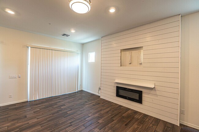 Building Photo - Not Your Average Rental – Style, Space & L...