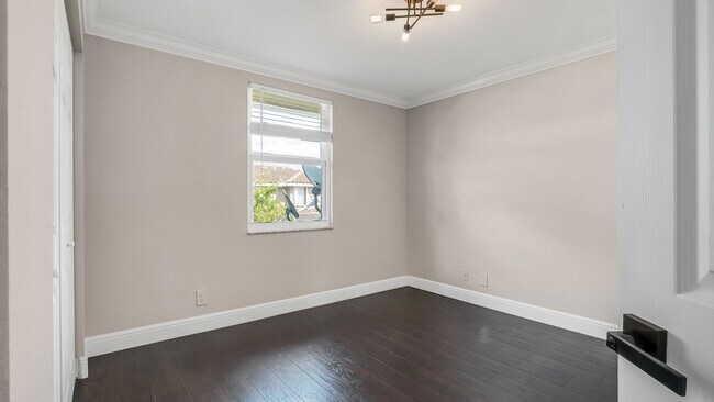 Building Photo - 5611 NW 118th Dr